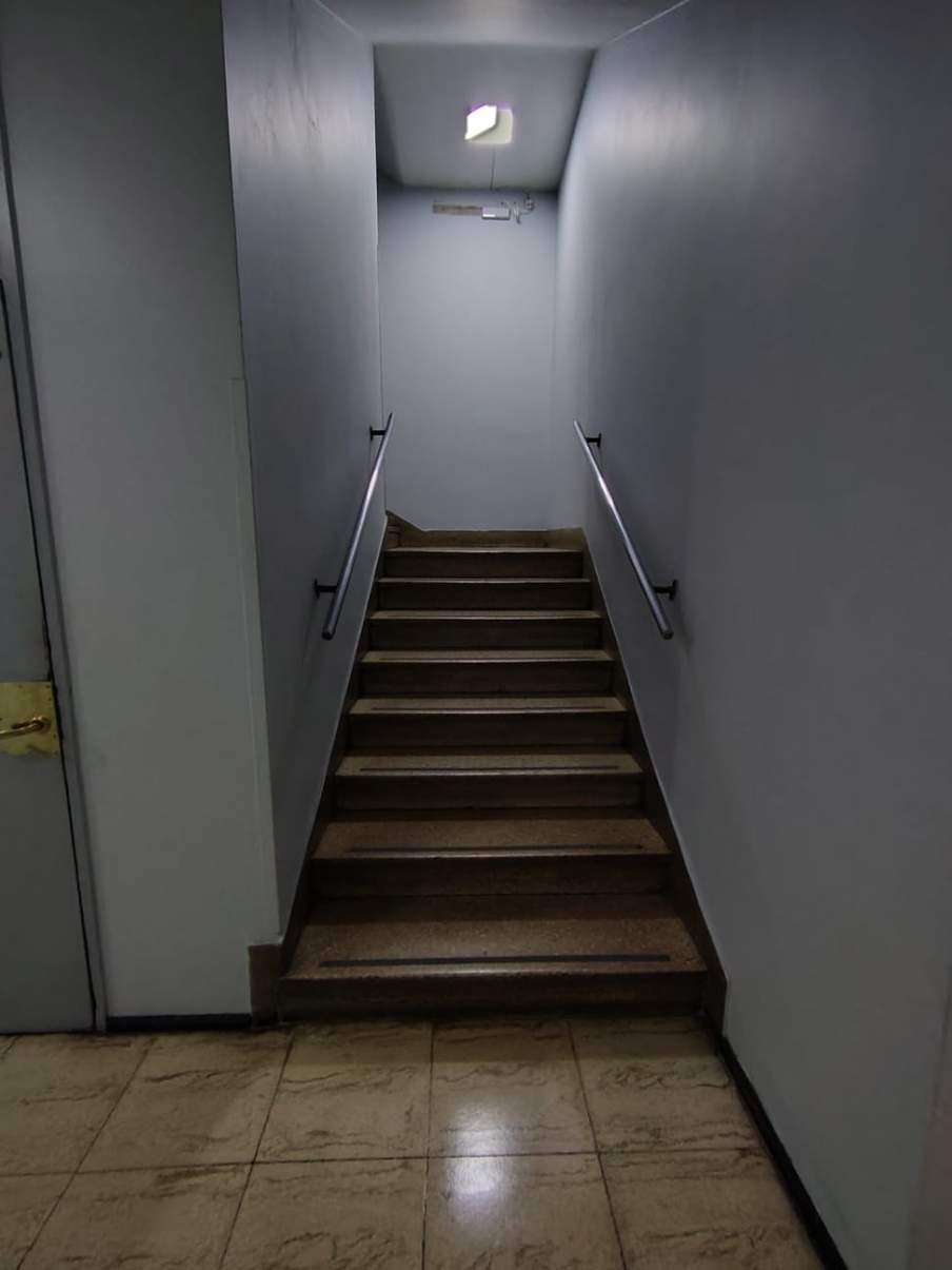 ALQUILO OFICINA COMERCIAL EN PLENO CENTRO,  AV COLON