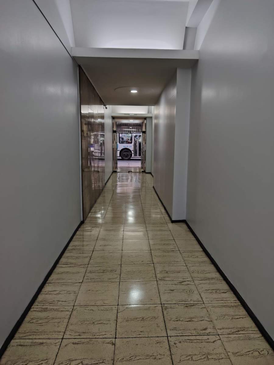 ALQUILO OFICINA COMERCIAL EN PLENO CENTRO,  AV COLON