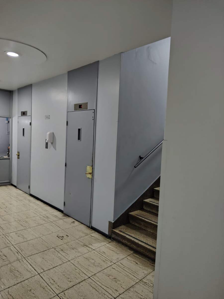 ALQUILO OFICINA COMERCIAL EN PLENO CENTRO,  AV COLON
