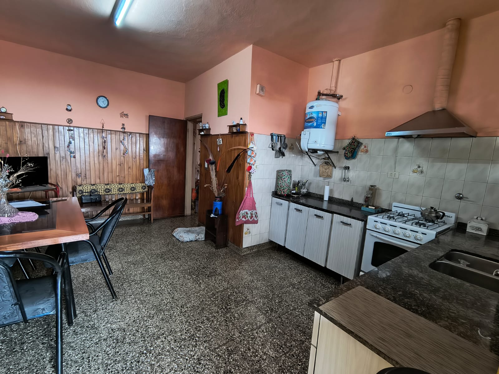 VENTA CASA 2 DORM Y DEPTO B AYACUCHO A 100 mts de Av capdevila
