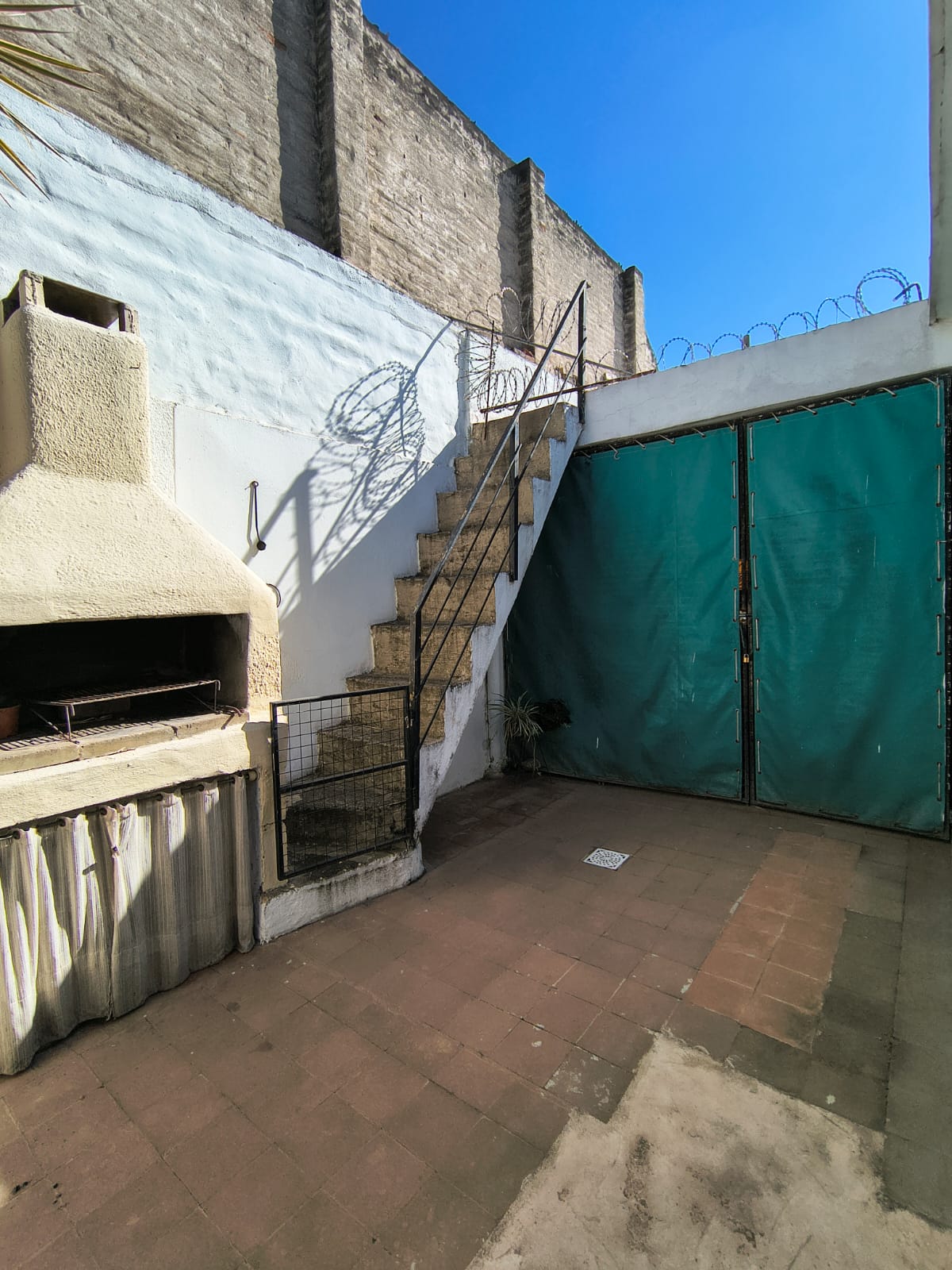 VENTA CASA 2 DORM Y DEPTO B AYACUCHO A 100 mts de Av capdevila