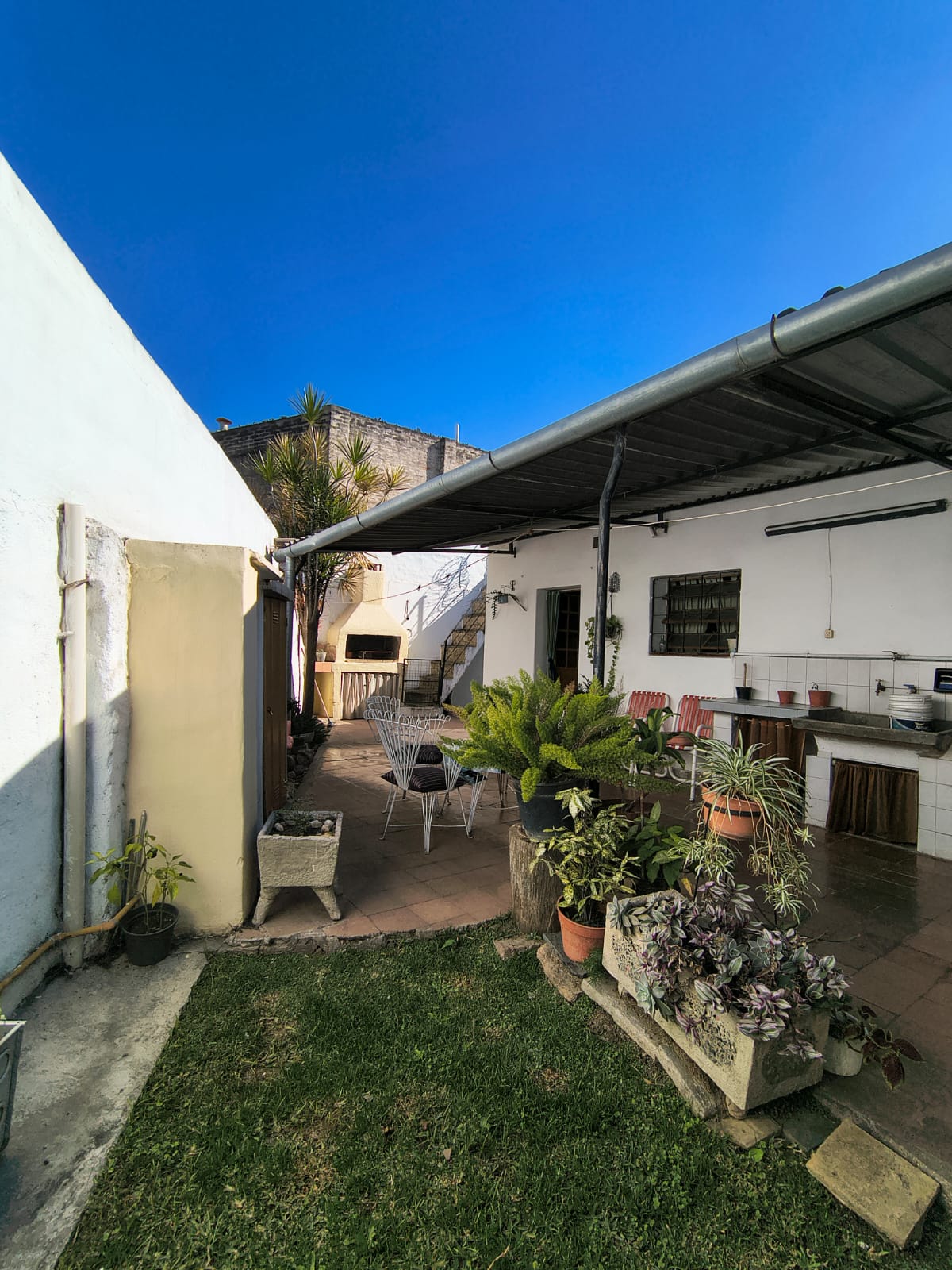 VENTA CASA 2 DORM Y DEPTO B AYACUCHO A 100 mts de Av capdevila