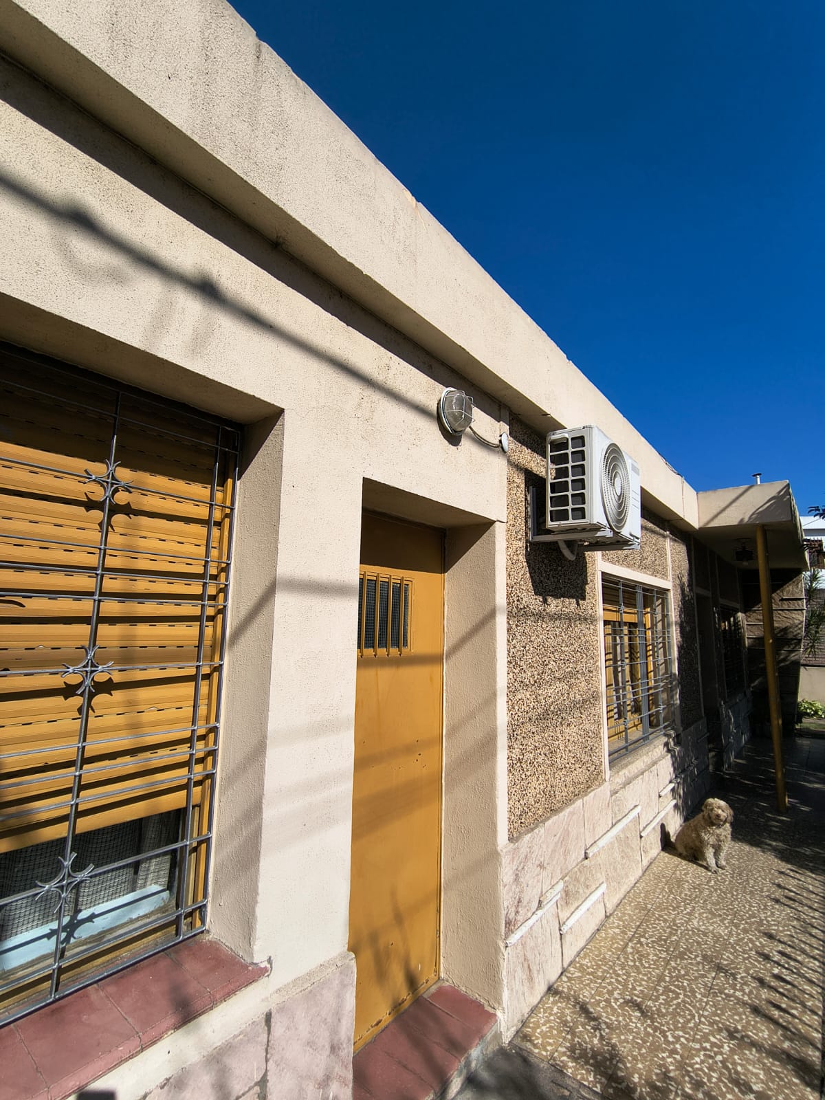 VENTA CASA 2 DORM Y DEPTO B AYACUCHO A 100 mts de Av capdevila