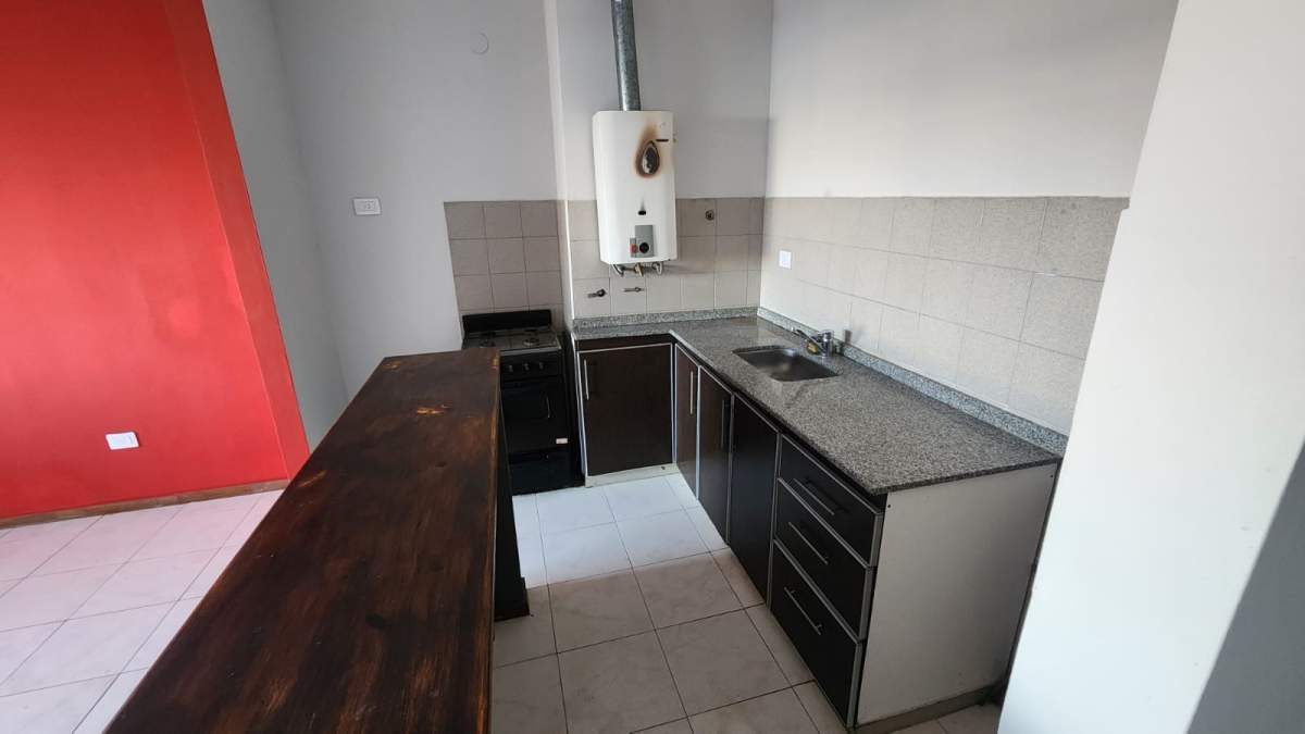 Excelente ubicación a mts del centro - 1 Dormitorio en PB