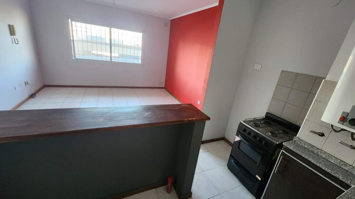 Excelente ubicación a mts del centro - 1 Dormitorio en PB