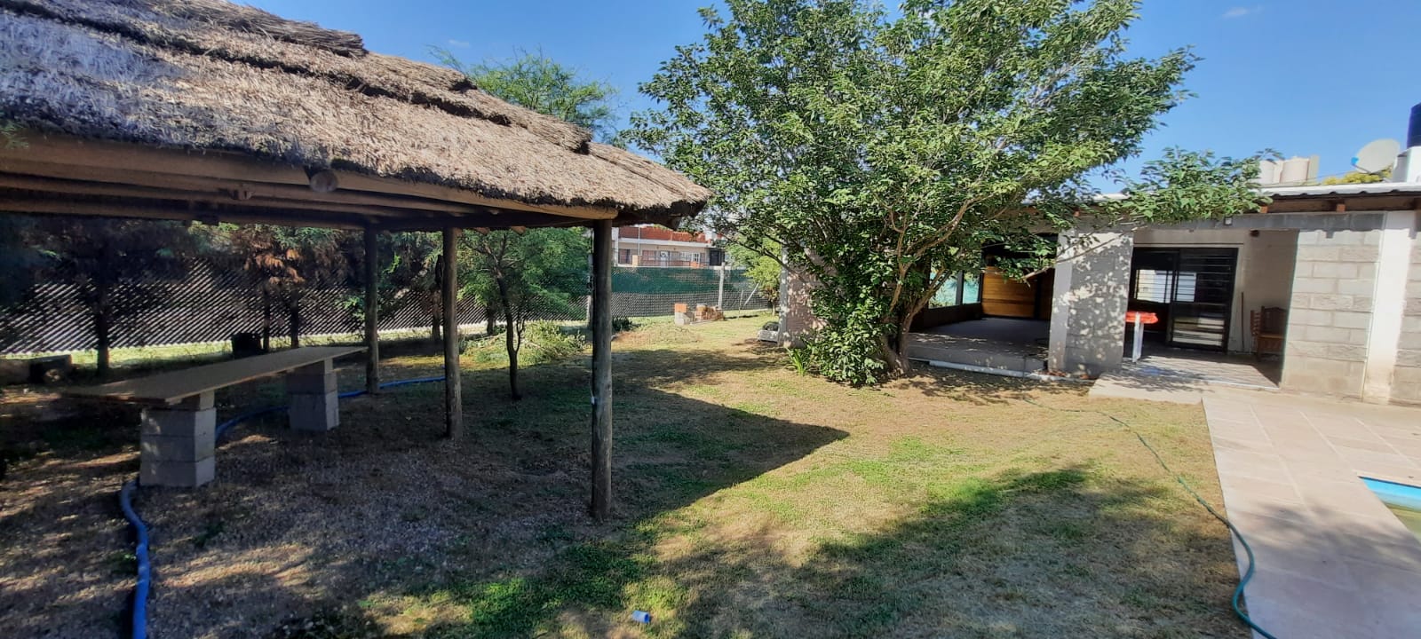 Hermosa Casa Esquina en Venta Villa Esquiu, Cordoba. 500 m (Son Dos Lotes)