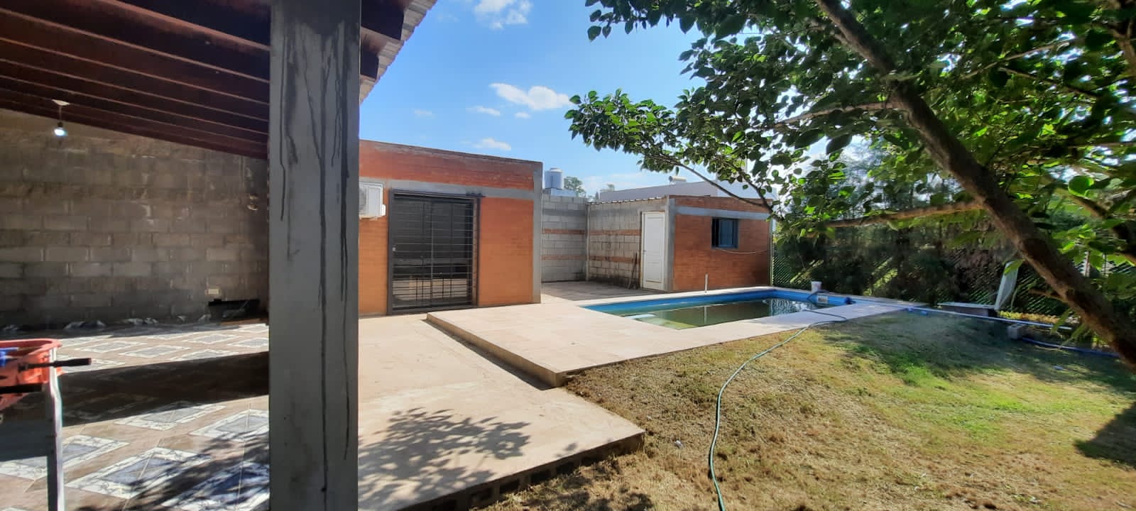 Hermosa Casa Esquina en Venta Villa Esquiu, Cordoba. 500 m (Son Dos Lotes)