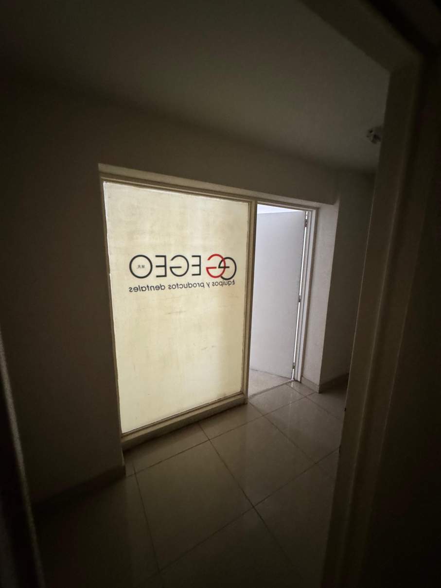 vendemos Local comercial con oficina  A pasos de Gemes y Nueva Córdoba