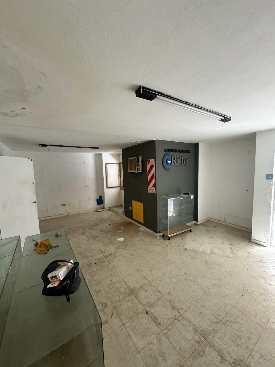 vendemos Local comercial con oficina  A pasos de Gemes y Nueva Córdoba