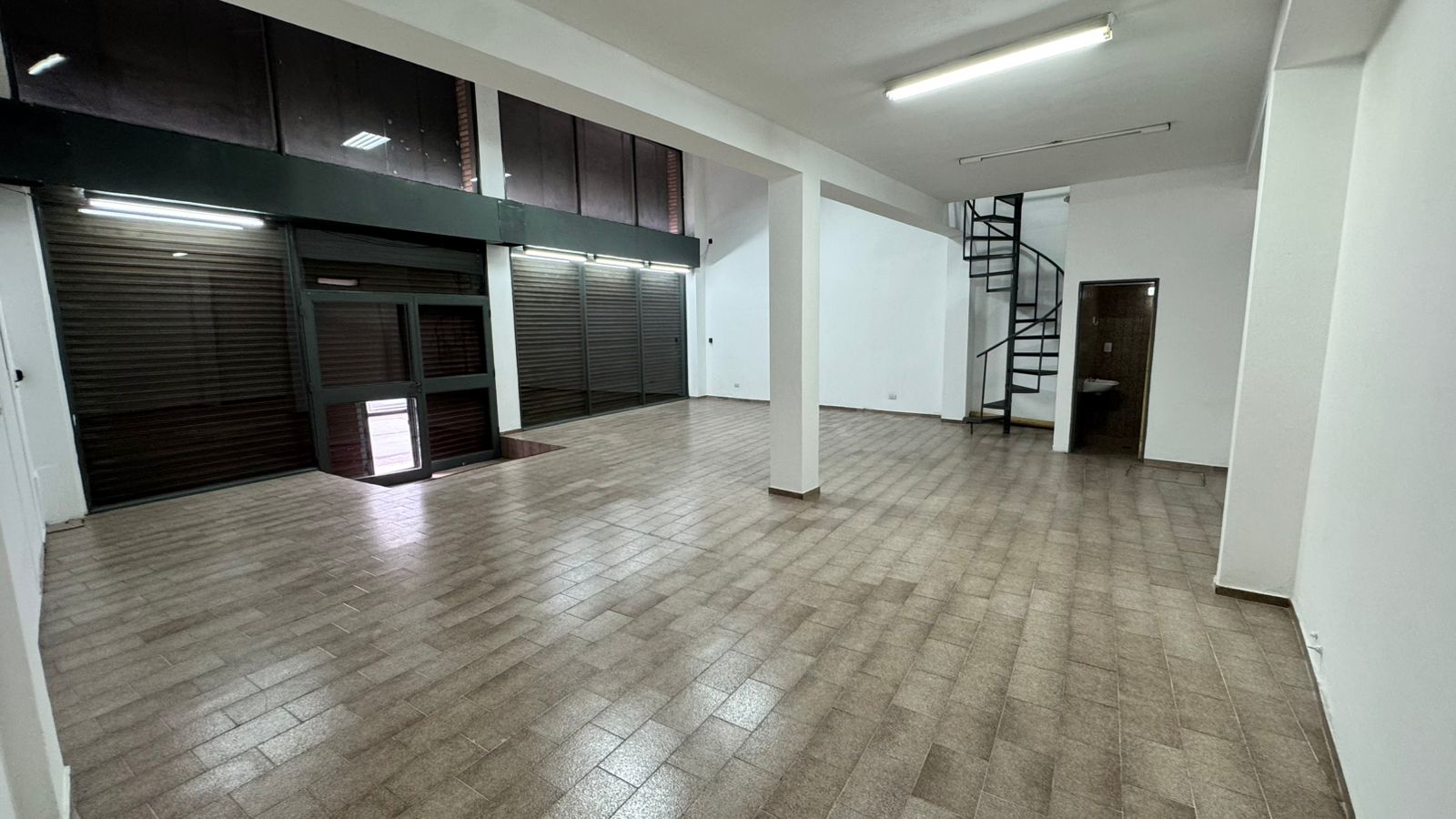 ALQUILER LOCAL COMERCIAL SOBRE JULIO ROCA GUEMES IMPERDIBLE