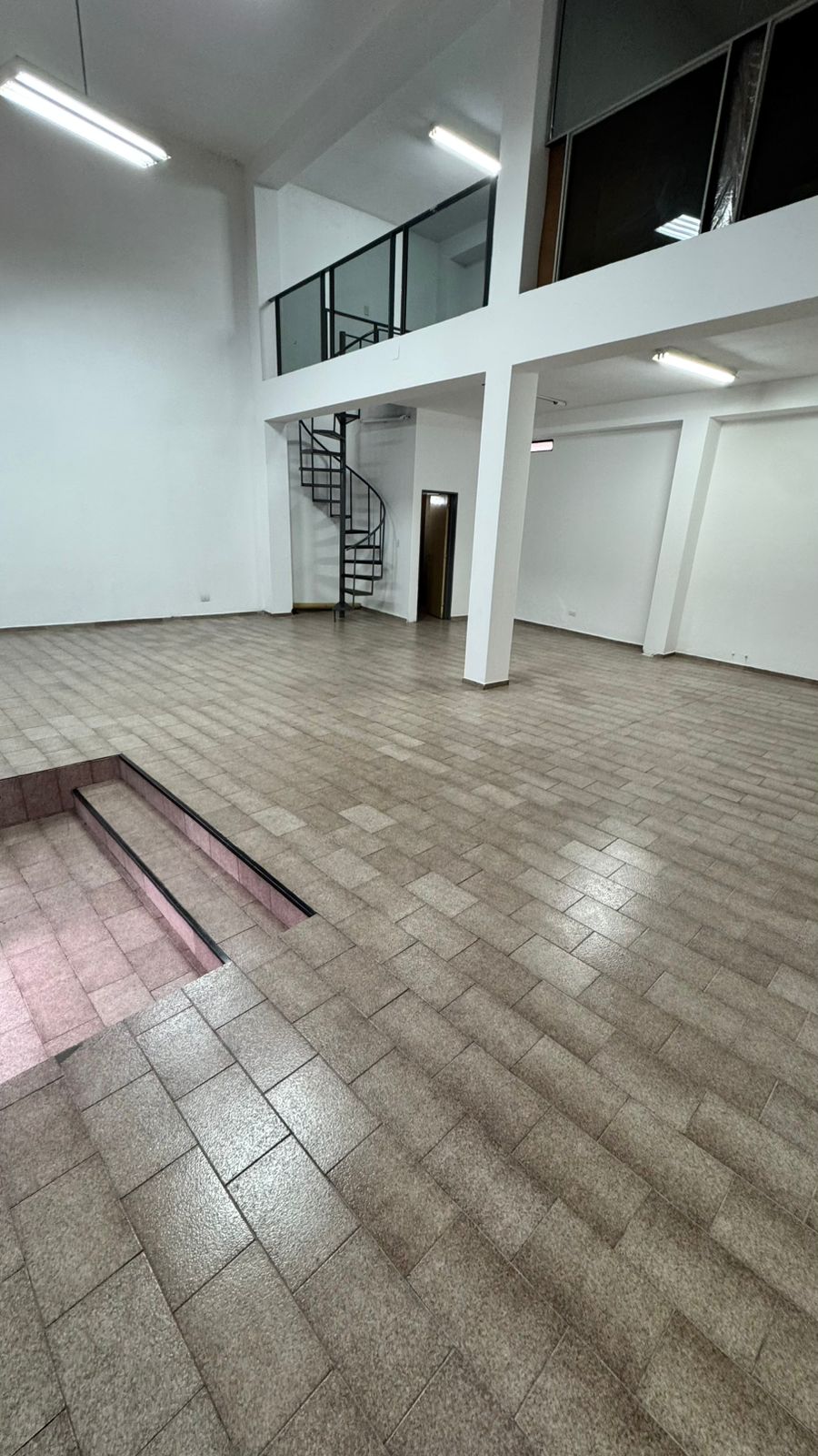 ALQUILER LOCAL COMERCIAL SOBRE JULIO ROCA GUEMES IMPERDIBLE