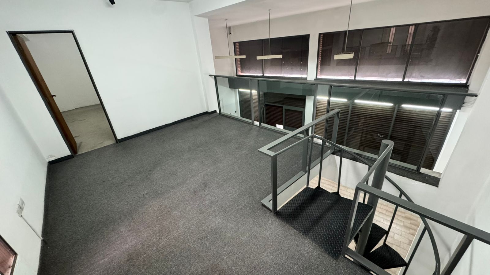 ALQUILER LOCAL COMERCIAL SOBRE JULIO ROCA GUEMES IMPERDIBLE