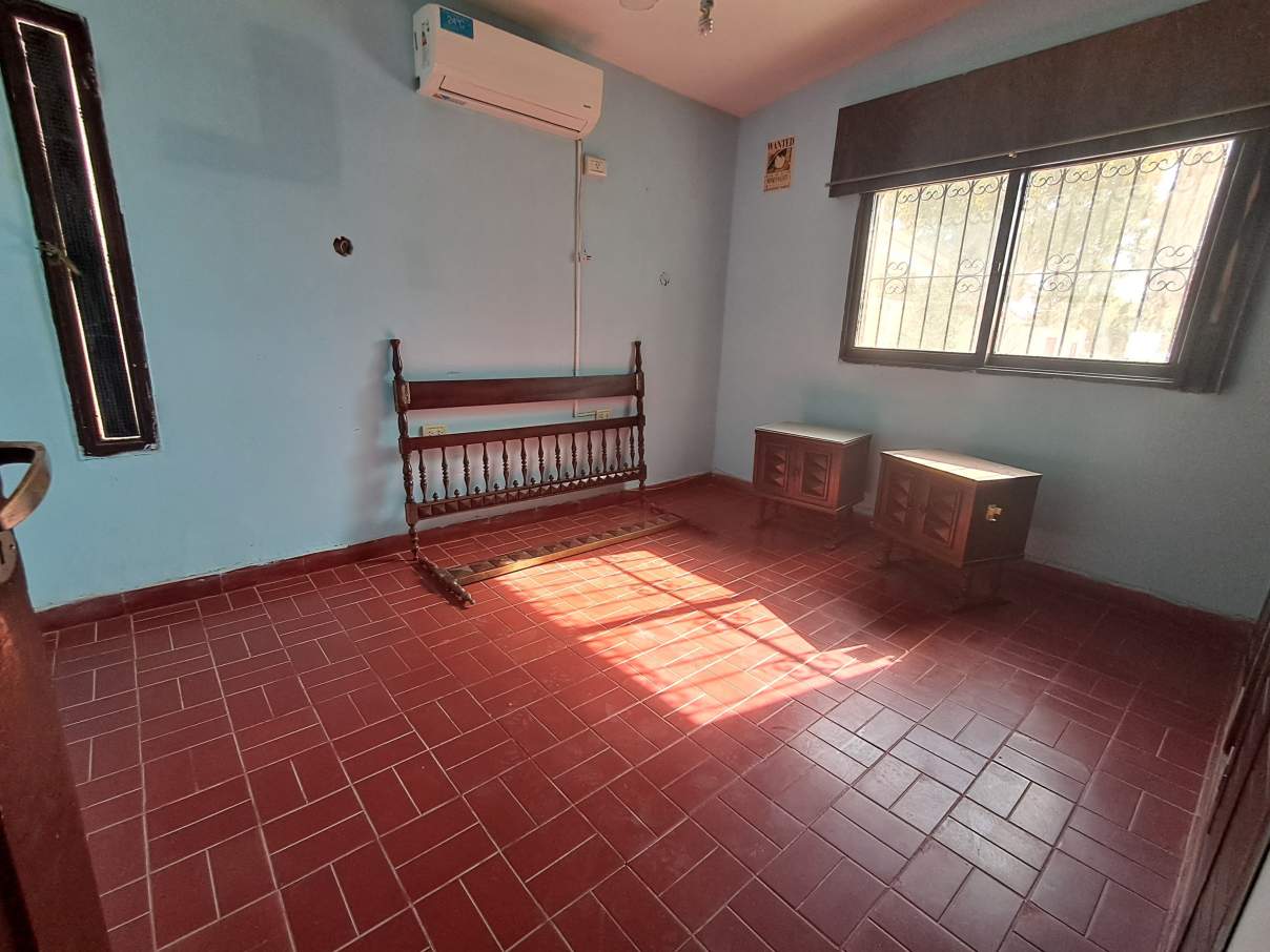 HERMOSA -3 DORM  CON PILETA A 5 CUADRAS DEL CENTRO .