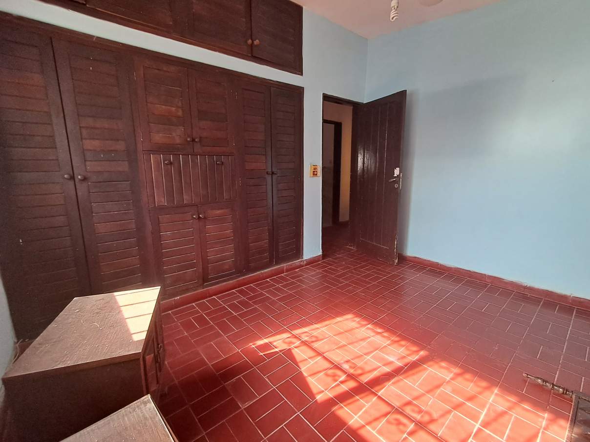 HERMOSA -3 DORM  CON PILETA A 5 CUADRAS DEL CENTRO .