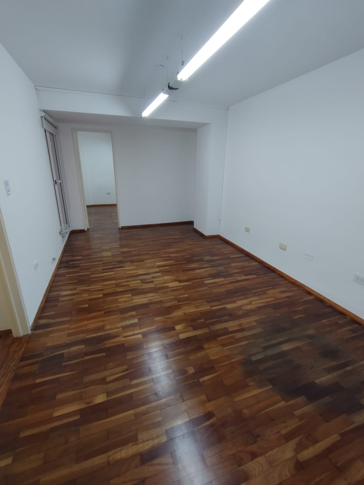 Alquiler en Nueva Córdoba  1 Dormitorio con Patio  Ideal Vivienda u Oficina