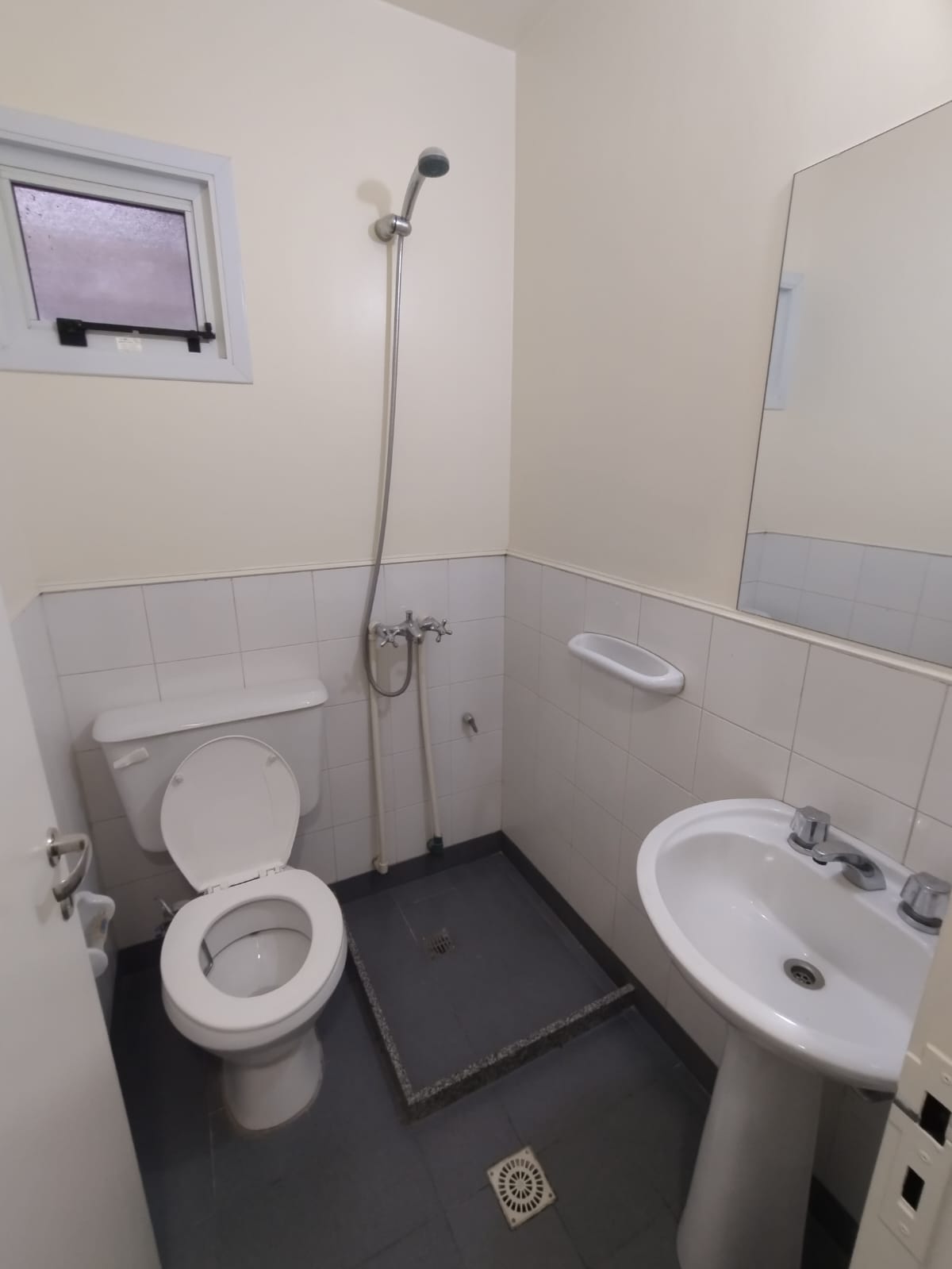 Alquiler en Nueva Córdoba  1 Dormitorio con Patio  Ideal Vivienda u Oficina