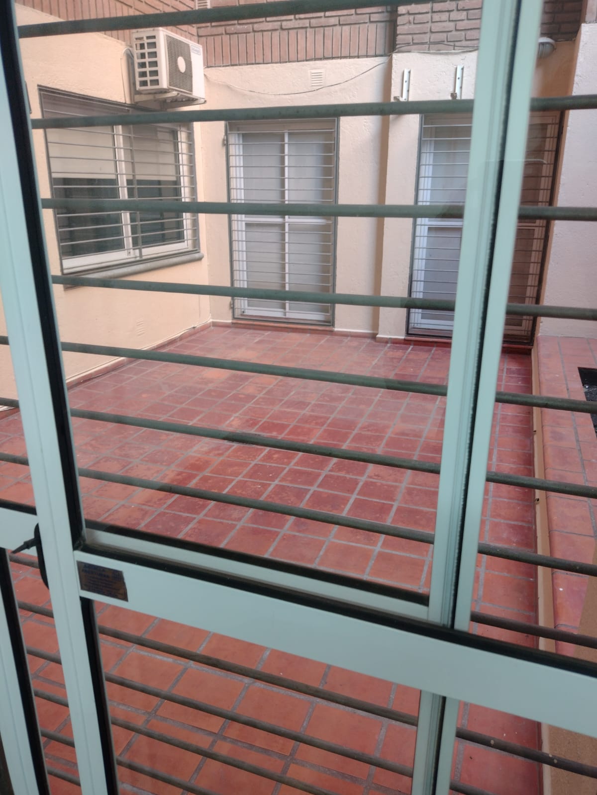 Alquiler en Nueva Córdoba  1 Dormitorio con Patio  Ideal Vivienda u Oficina