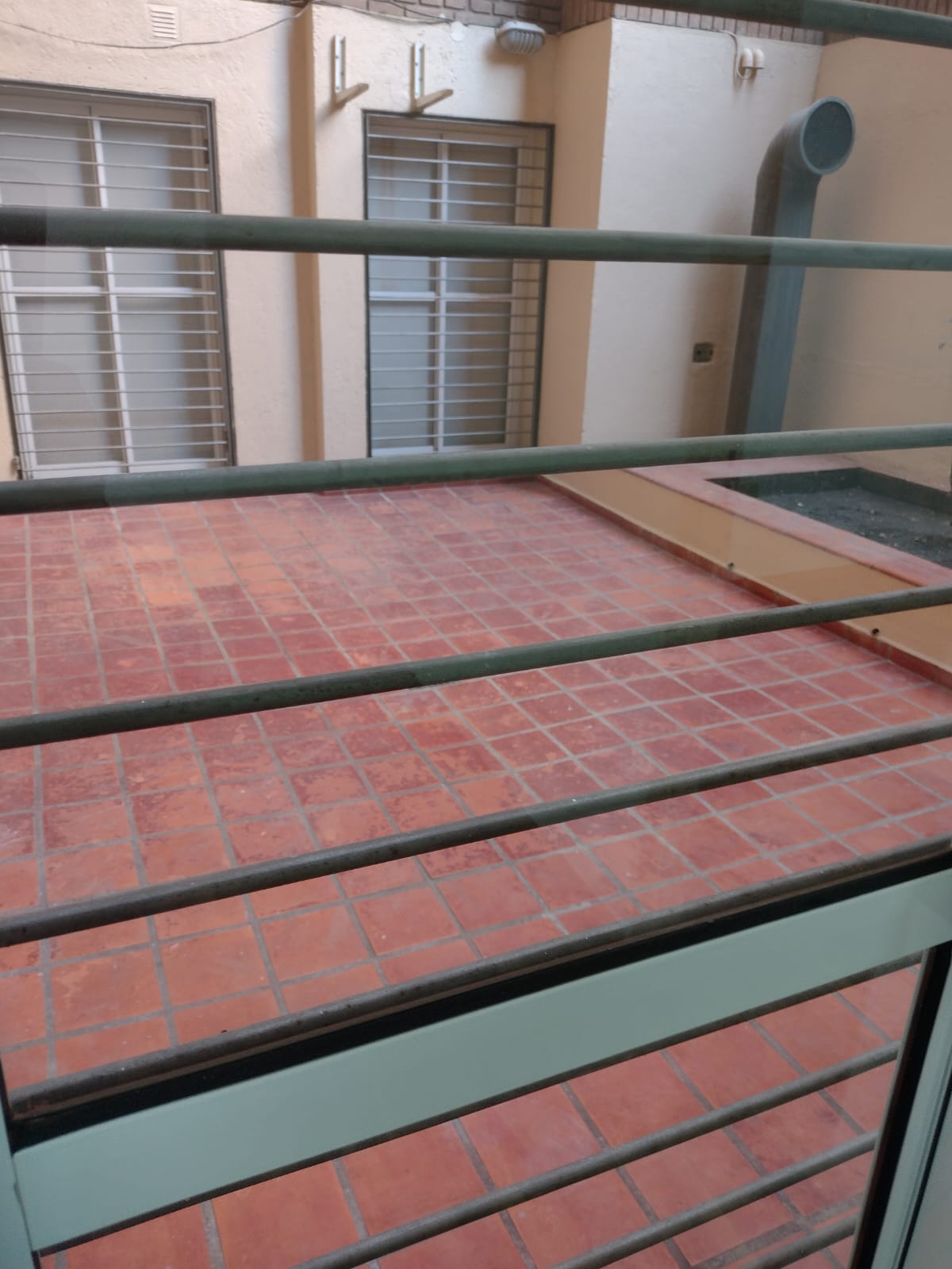 Alquiler en Nueva Córdoba  1 Dormitorio con Patio  Ideal Vivienda u Oficina