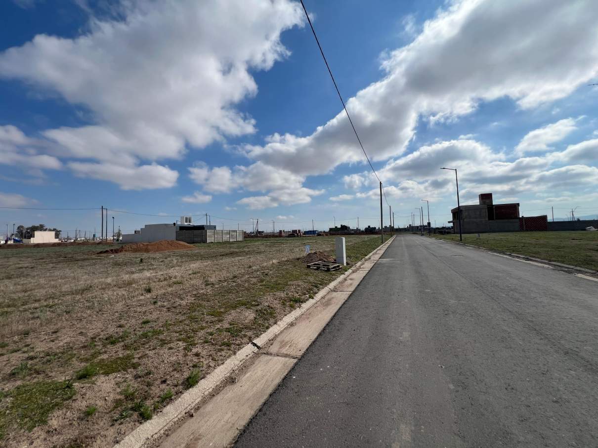 CUESTAS DE MANTANTIALES LOTE CENTRAL EN VENTA
