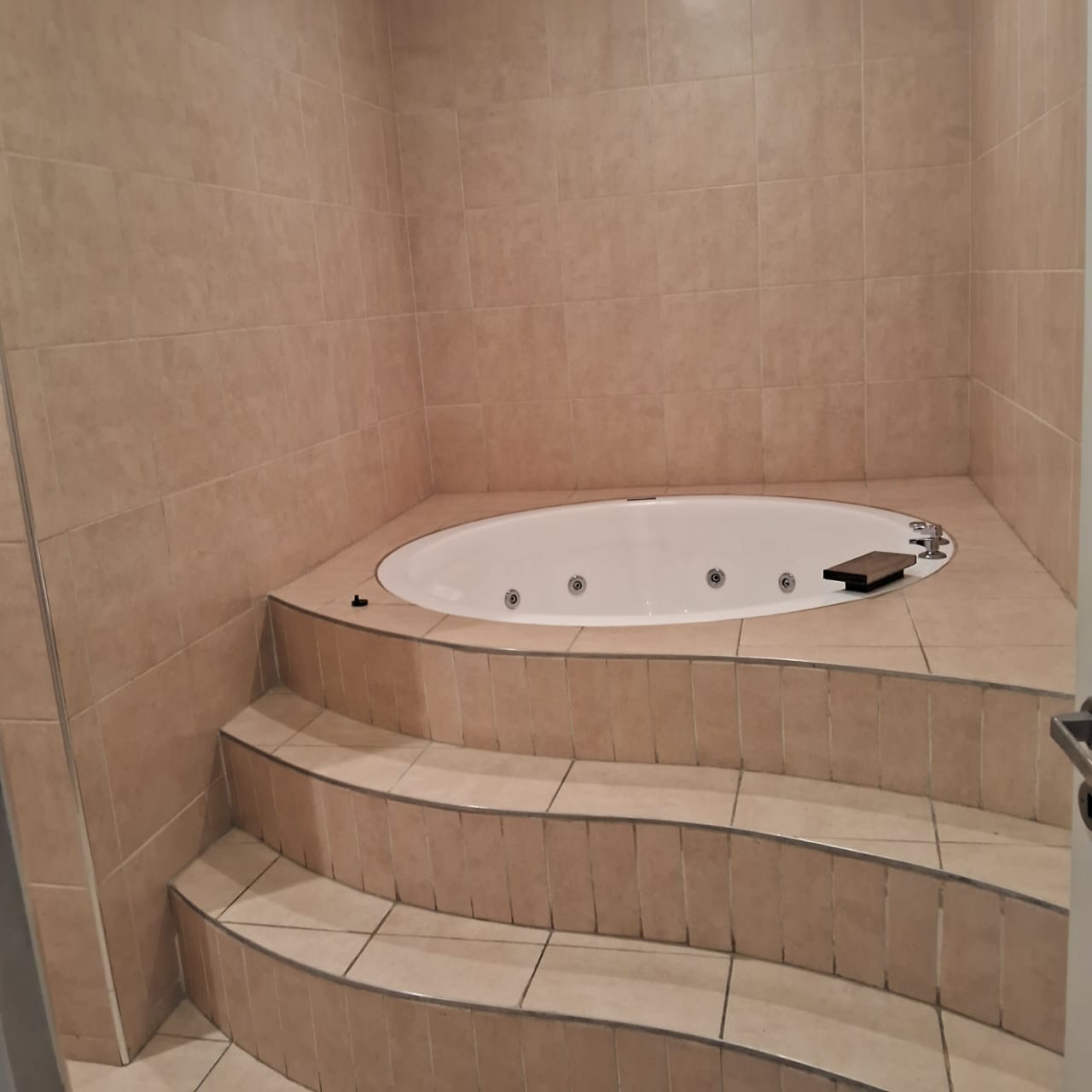 Venta de Departamento de 2 dorm en edificio SONOMA 3 con COCHERA
