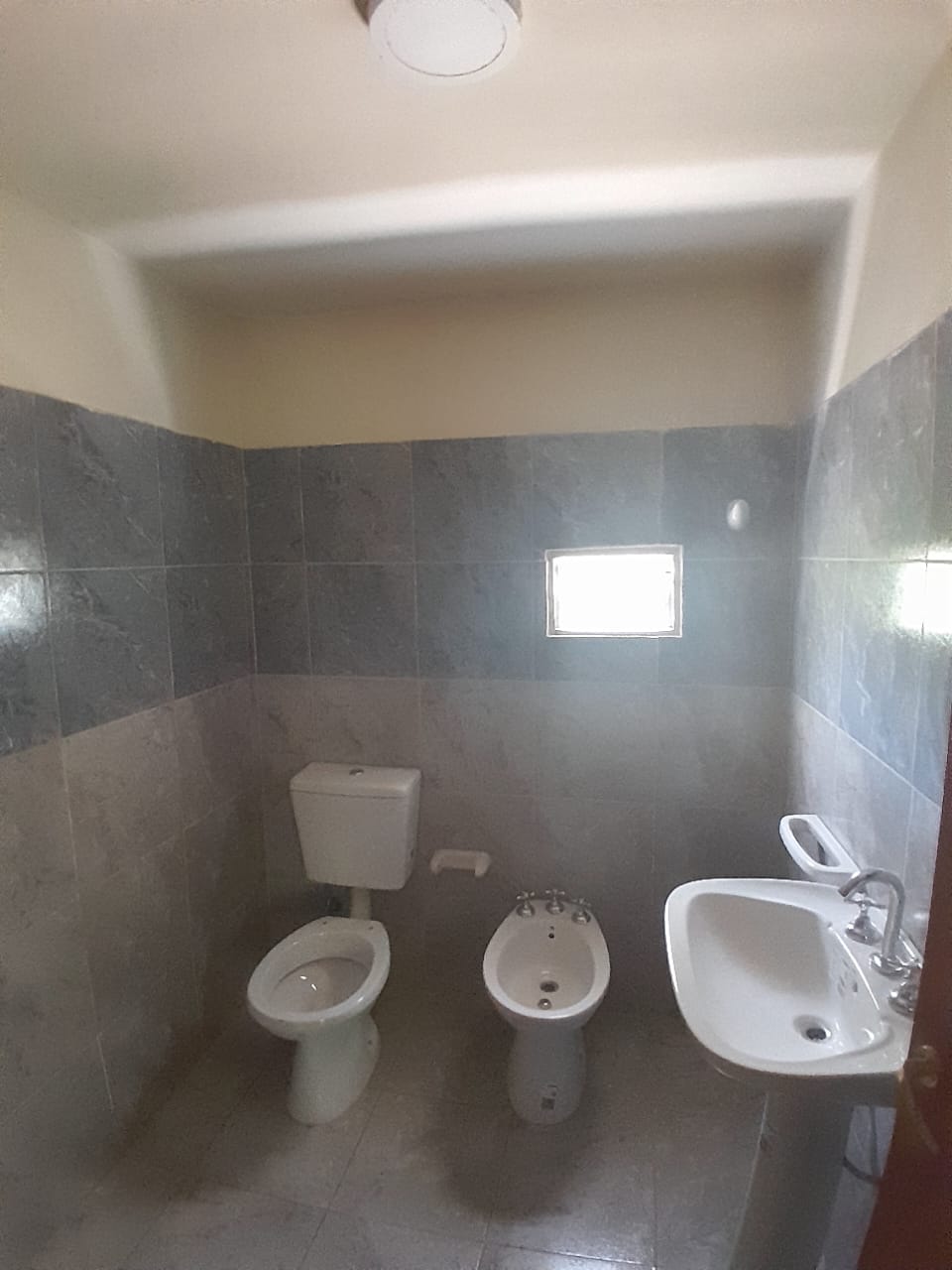 VENDO CASA RECICLADA B LOS POZOS,  VILLA LAS ROSAS