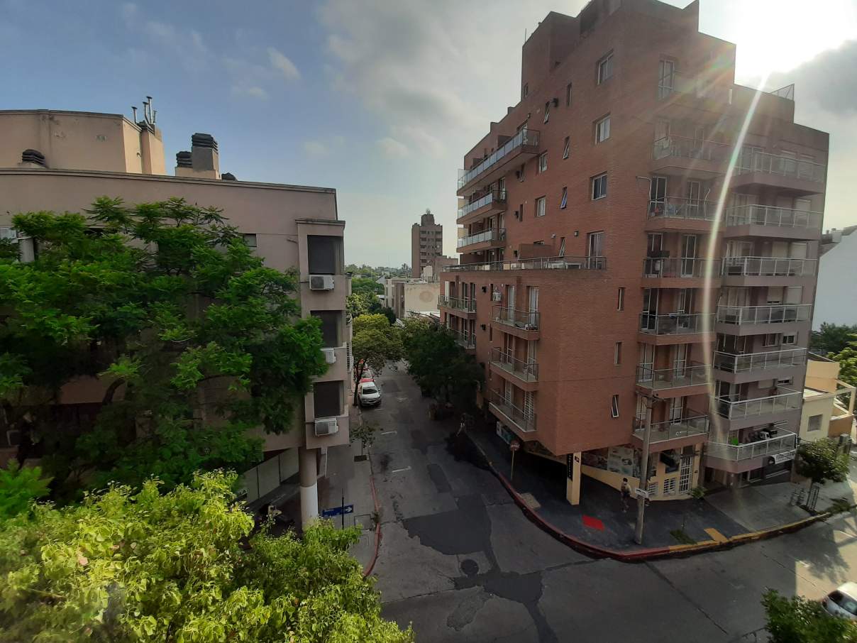 A METROS DEL PARQUE DE LAS TEJAS CON VISTA HACIA CDAD UNIVERSITARIA