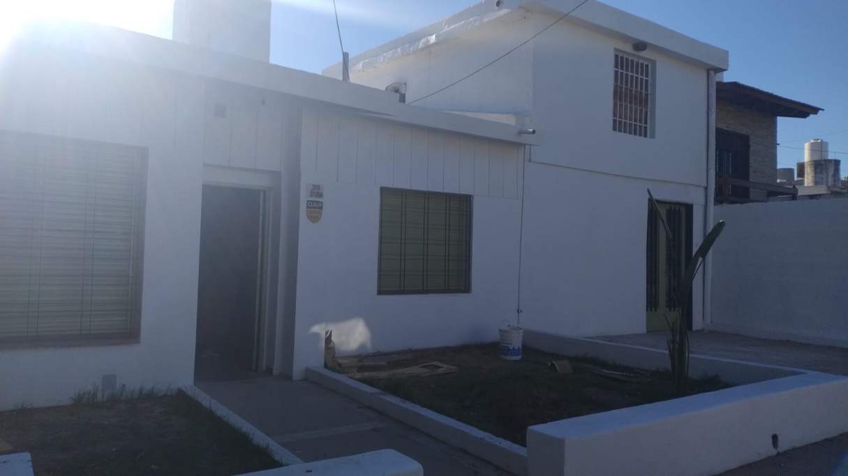 SE VENDE CASA Y DEPARTAMENTO EN B LOS PLATANOS