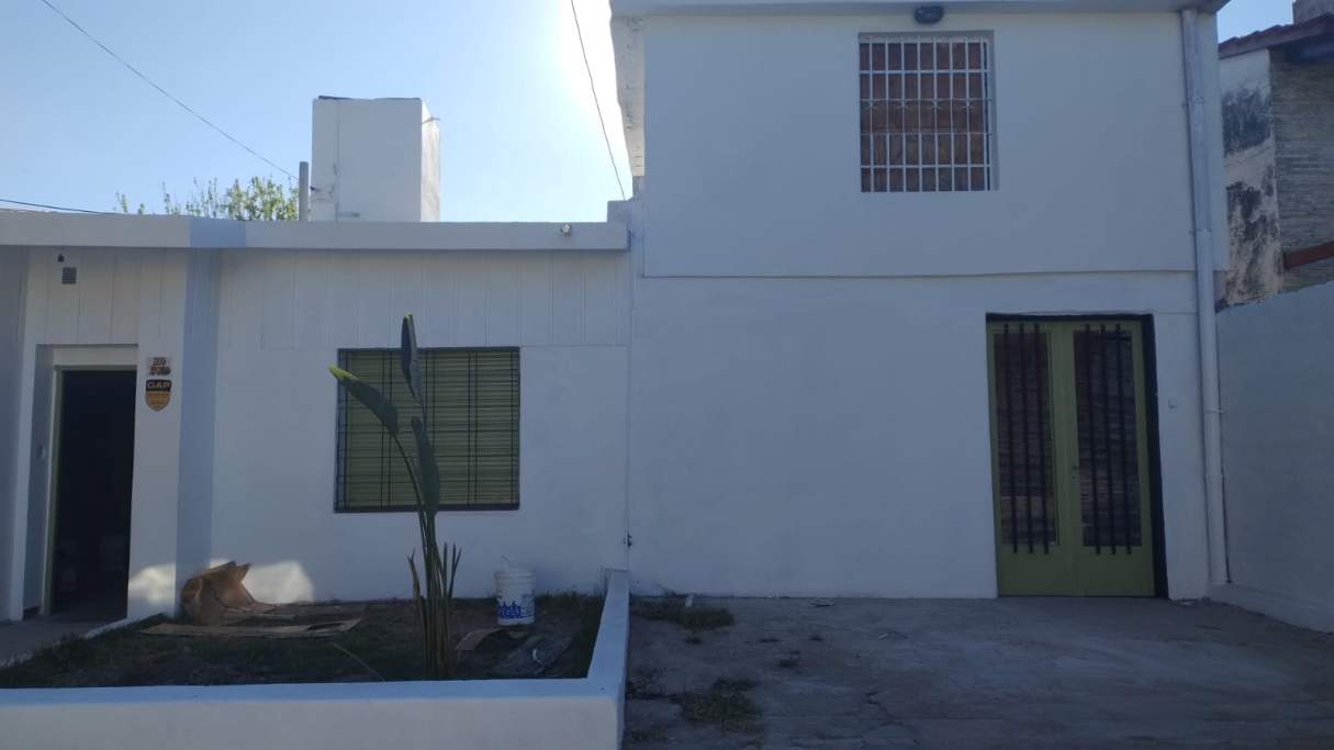 SE VENDE CASA Y DEPARTAMENTO EN B LOS PLATANOS