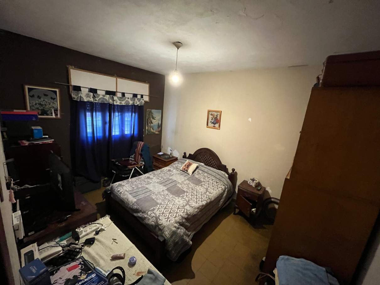 SE VENDE CASA DE 2 DORMITORIOS EN BARRIO LOS NARANJOS