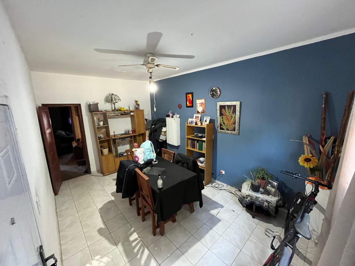 SE VENDE CASA DE 2 DORMITORIOS EN BARRIO LOS NARANJOS