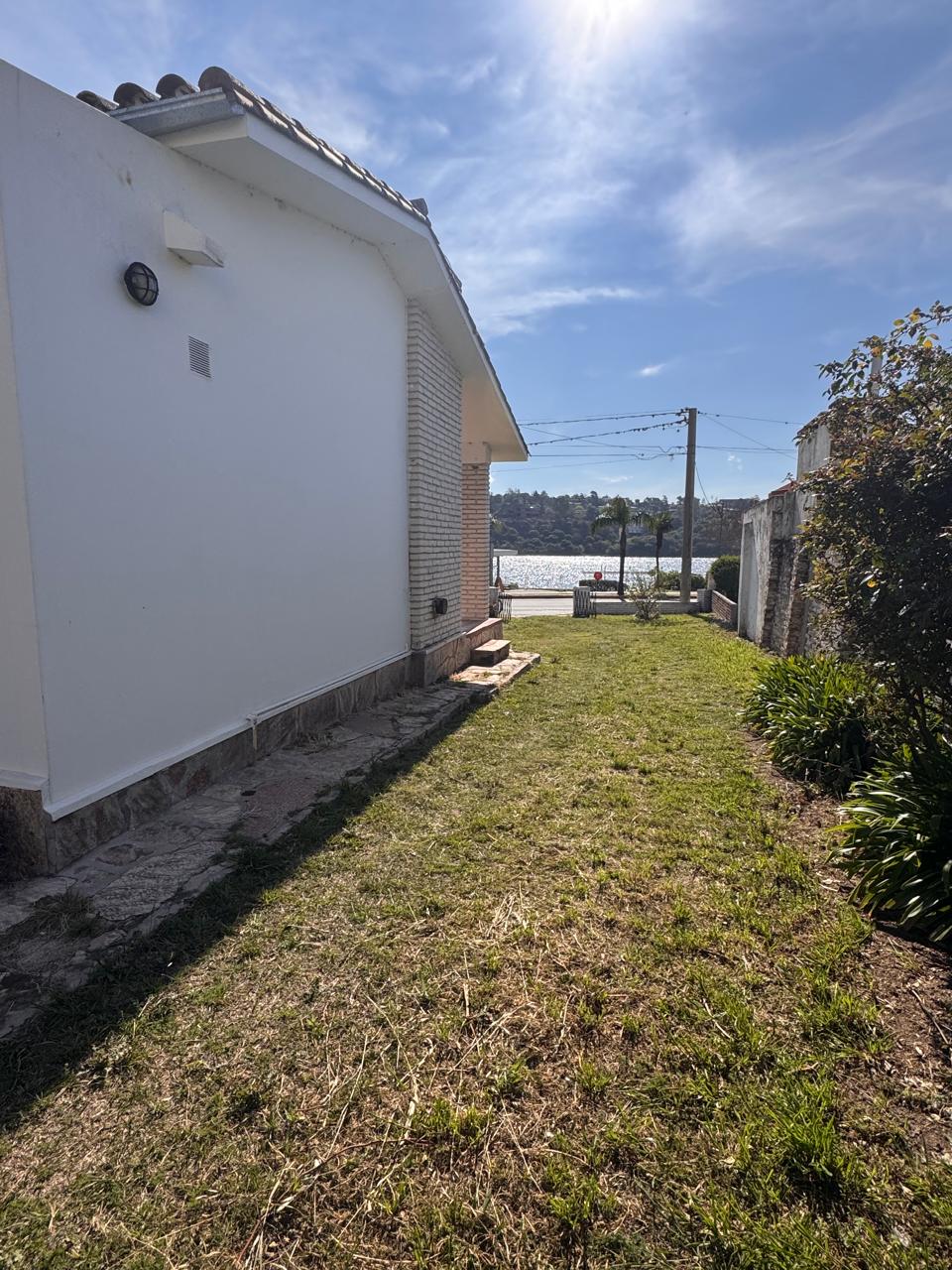 ALQUILO CASA sobre Costanera de Carlos Paz ZONA INMEJORABLE