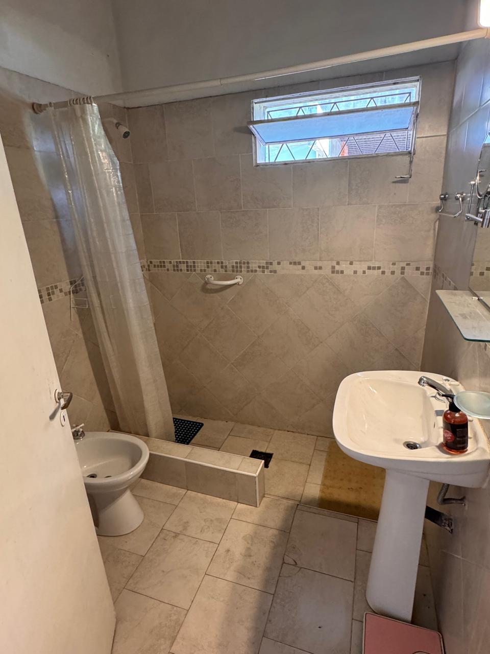 ALQUILO CASA sobre Costanera de Carlos Paz ZONA INMEJORABLE