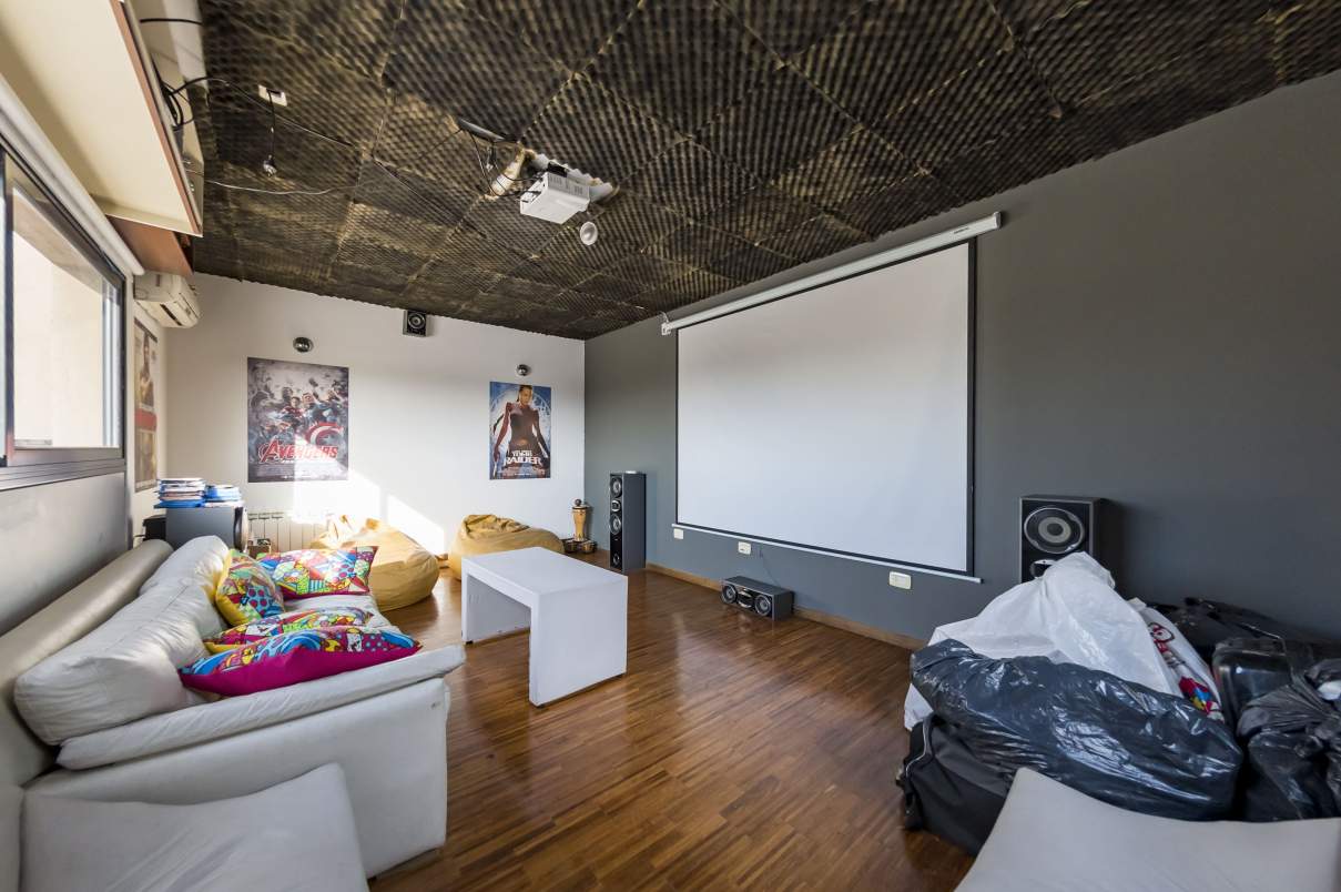 Los Arboles Valle Escondido casa exclusiva con cine