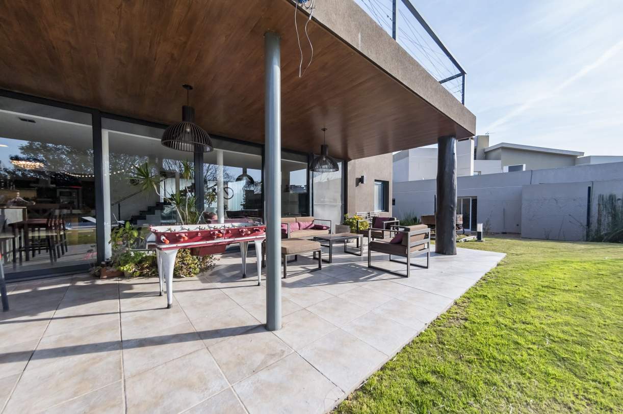 Los Arboles Valle Escondido casa exclusiva con cine