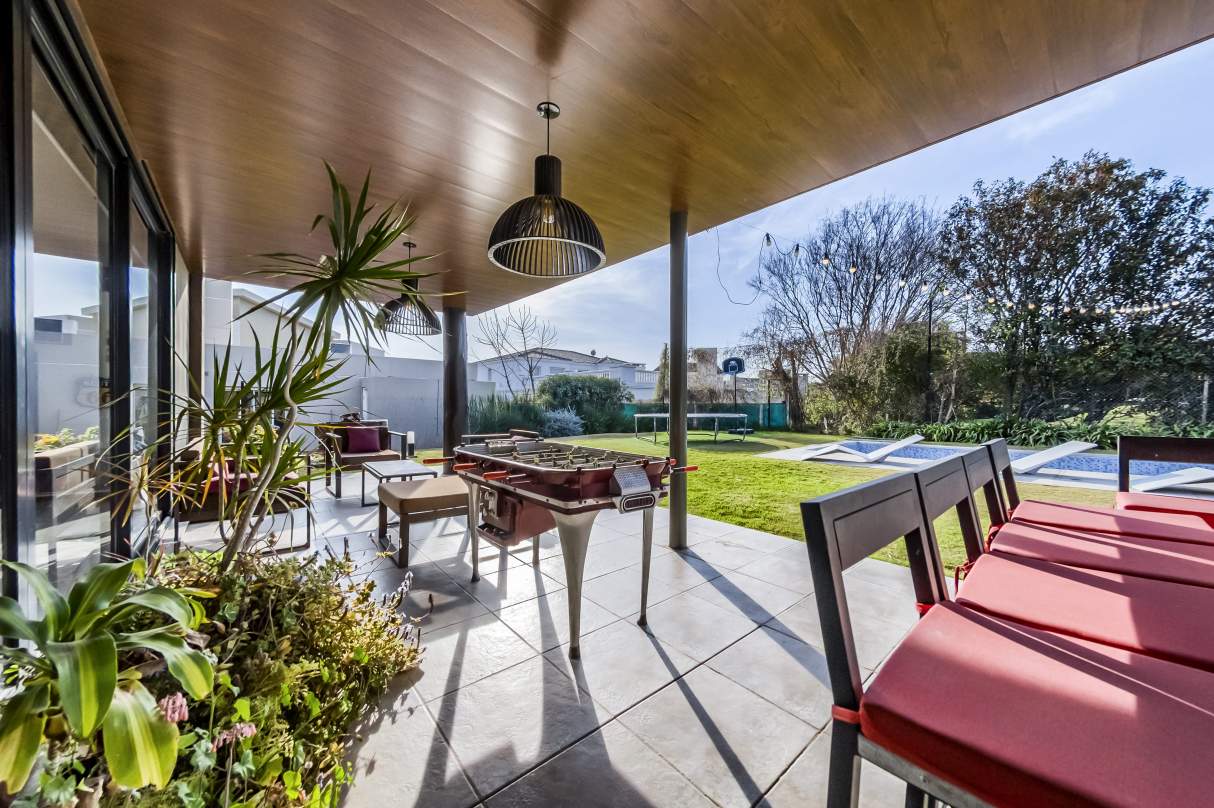 Los Arboles Valle Escondido casa exclusiva con cine