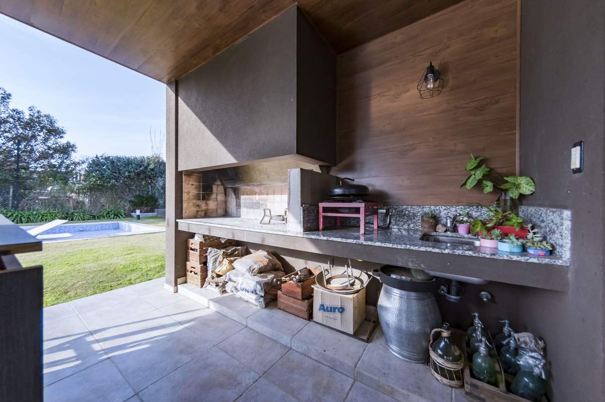 Los Arboles Valle Escondido casa exclusiva con cine