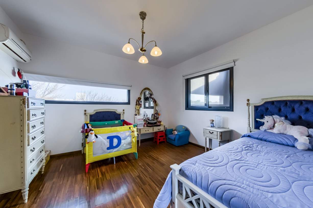 Los Arboles Valle Escondido casa exclusiva con cine