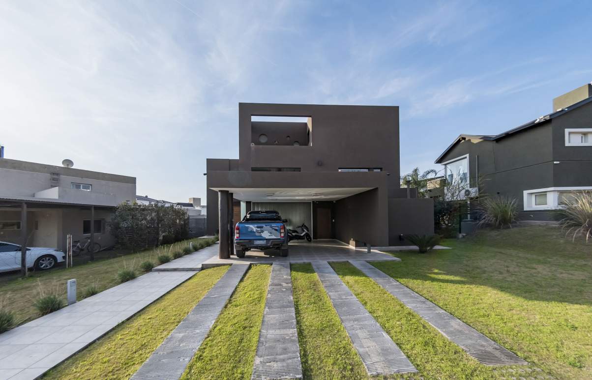 Los Arboles Valle Escondido casa exclusiva con cine