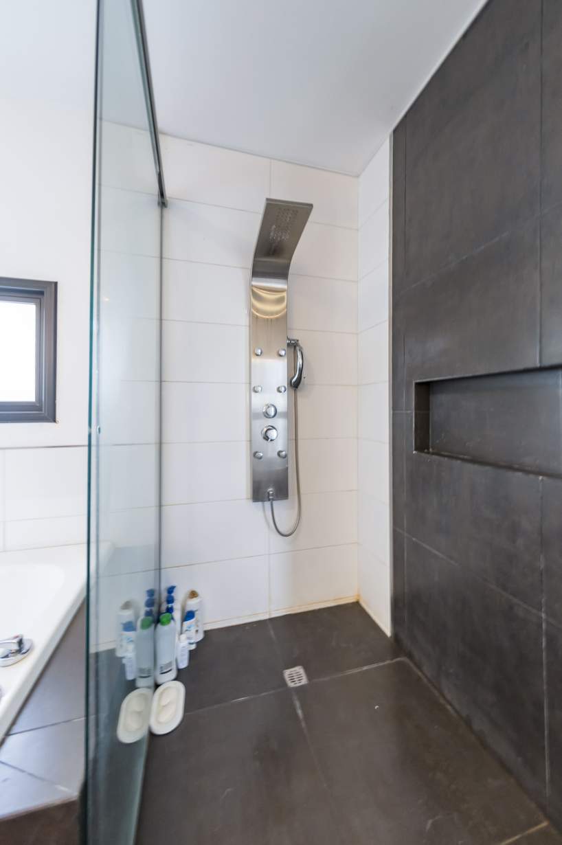 Los Arboles Valle Escondido casa exclusiva con cine