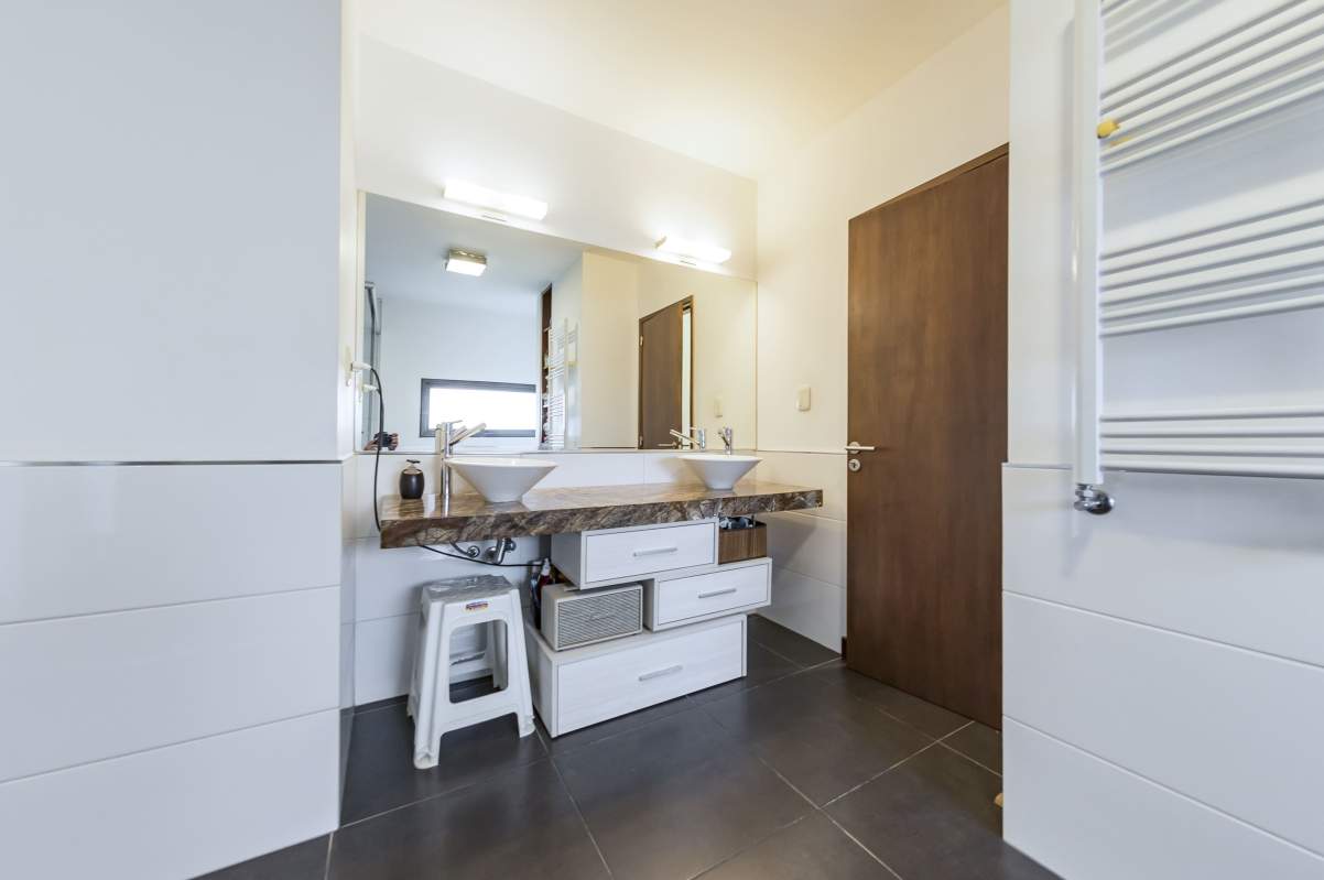 Los Arboles Valle Escondido casa exclusiva con cine