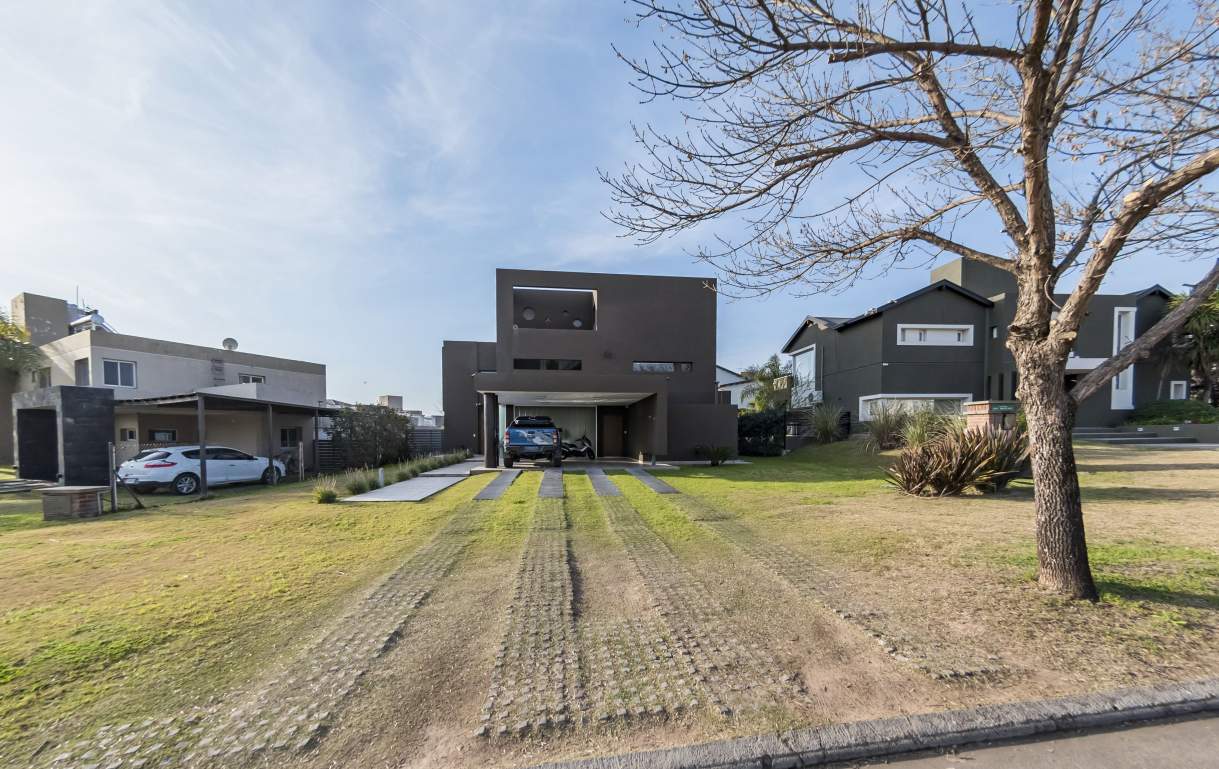 Los Arboles Valle Escondido casa exclusiva con cine