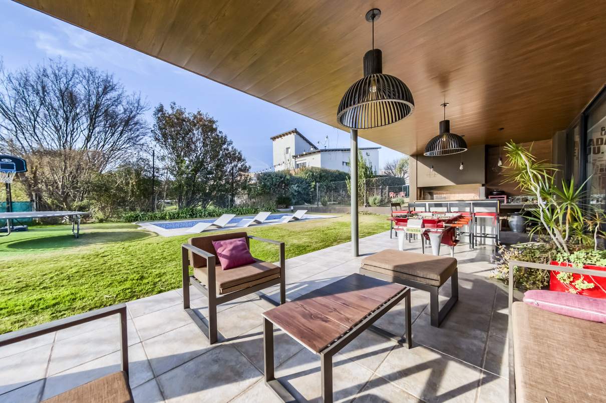 Los Arboles Valle Escondido casa exclusiva con cine