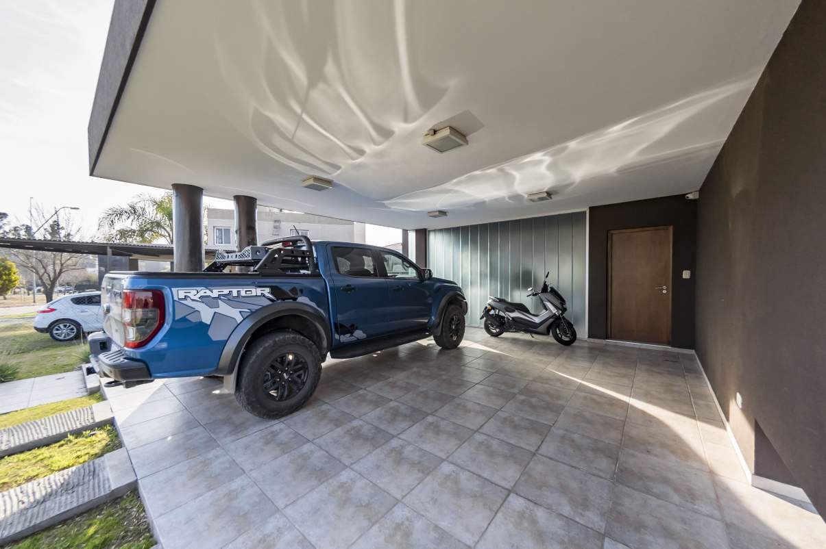 Los Arboles Valle Escondido casa exclusiva con cine