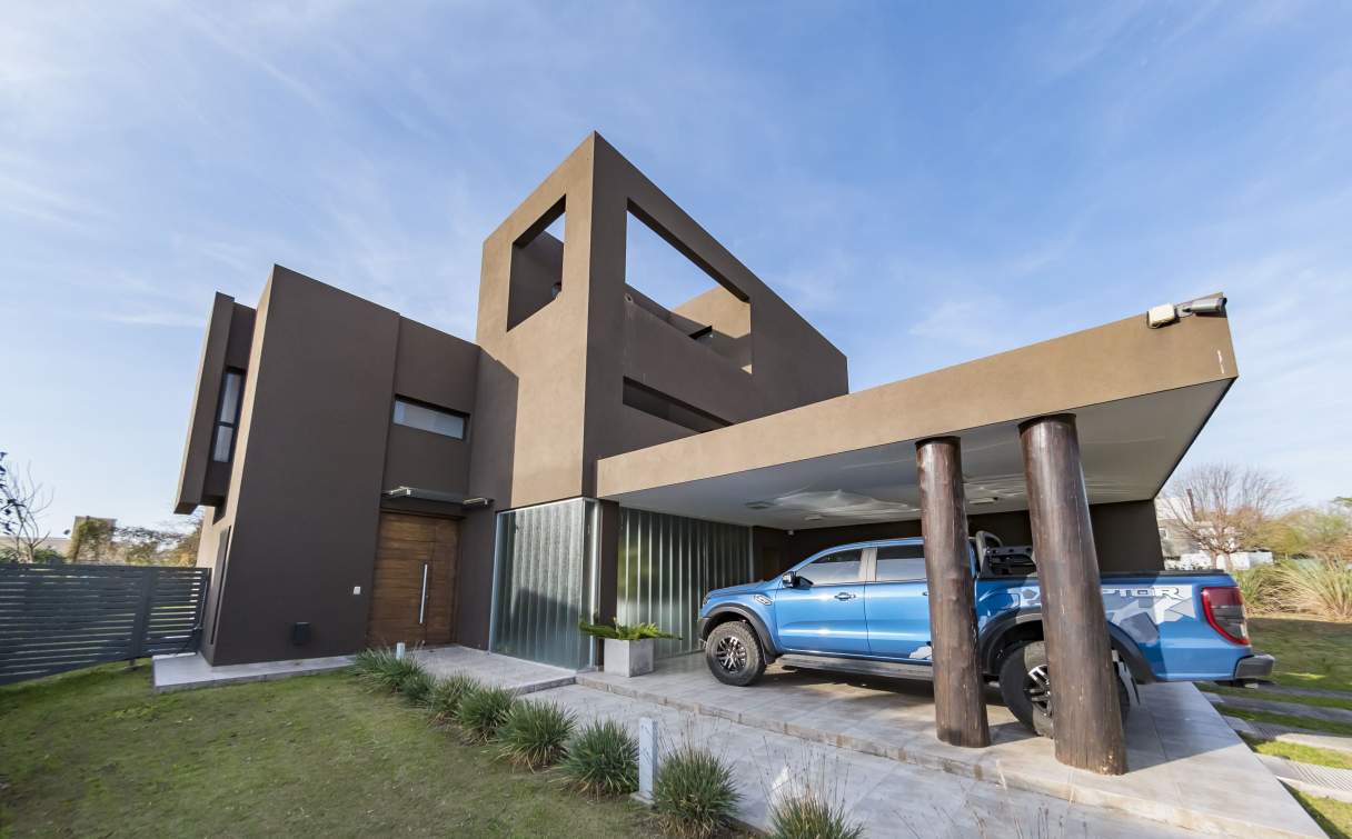 Los Arboles Valle Escondido casa exclusiva con cine