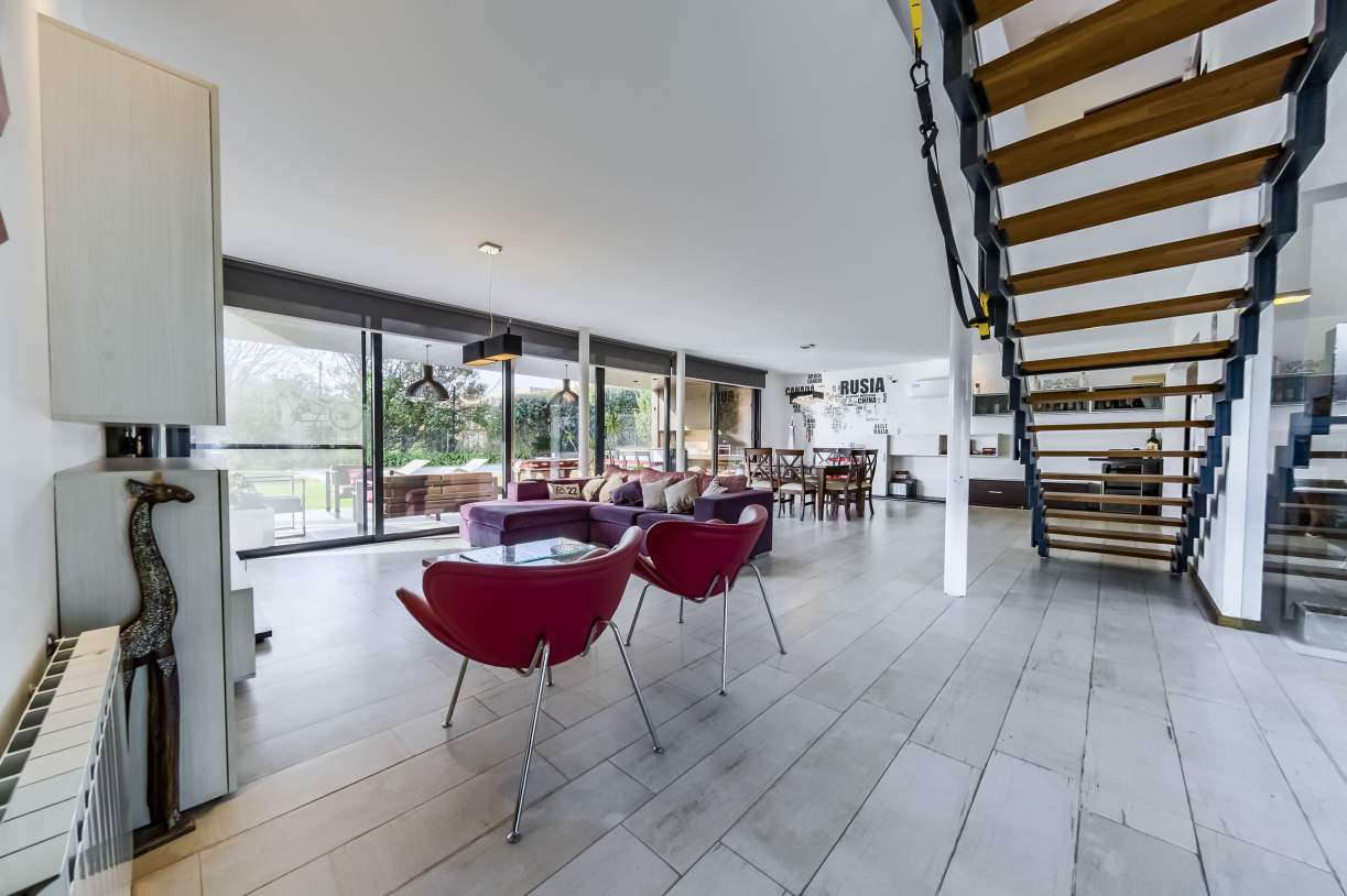 Los Arboles Valle Escondido casa exclusiva con cine