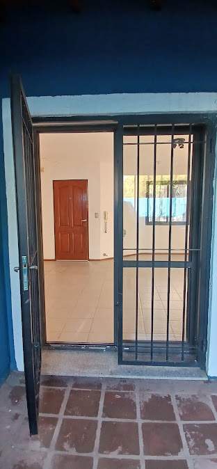 ALQUILER CASA 2 DORMITORIOS BAÑO COCHERA BARRIO QUEBRADA DE LAS ROSAS CÓRDOBA