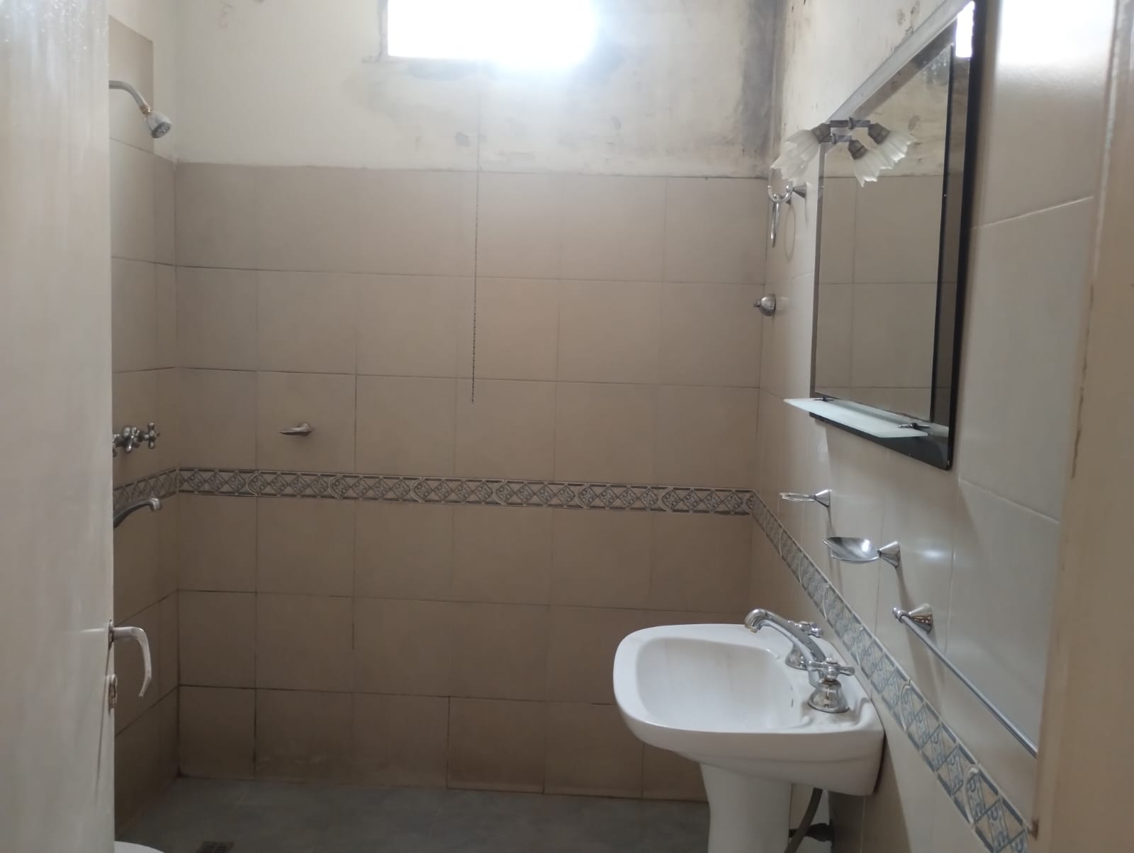CASA EN VENTA- A RECICLAR- 2 DORMITORIOS- ALTO ALBERDI