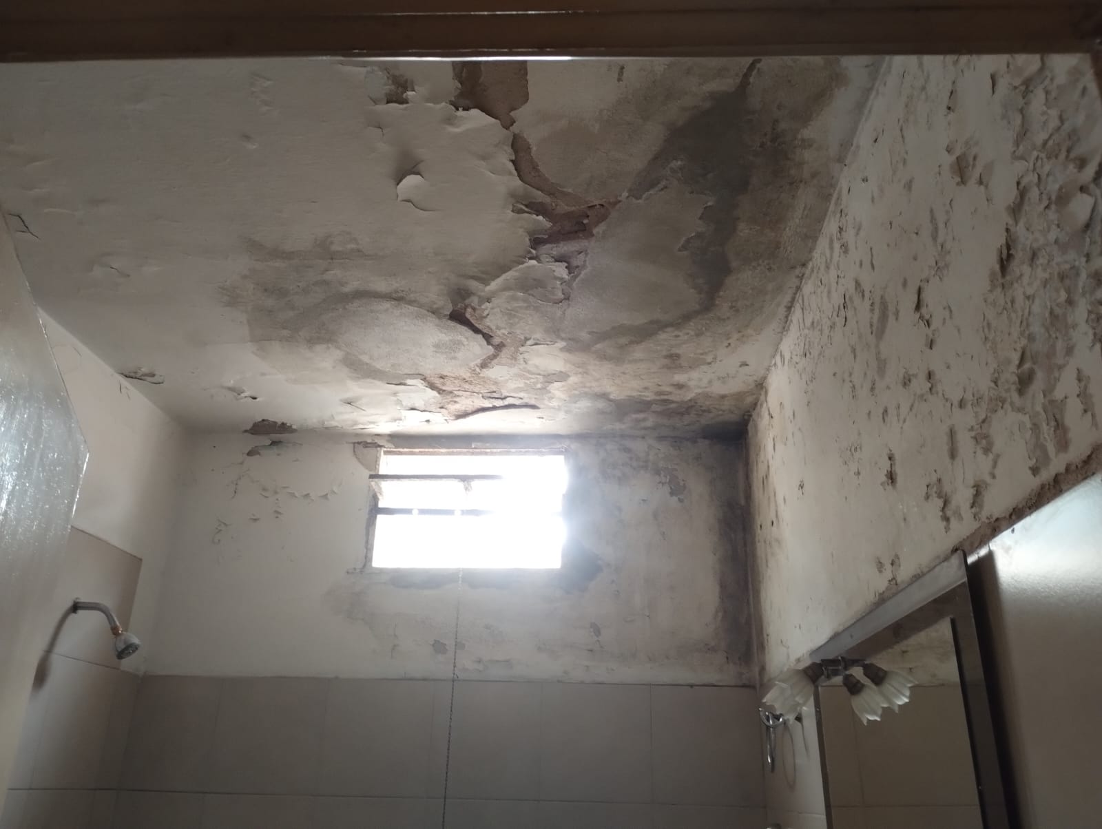 CASA EN VENTA- A RECICLAR- 2 DORMITORIOS- ALTO ALBERDI