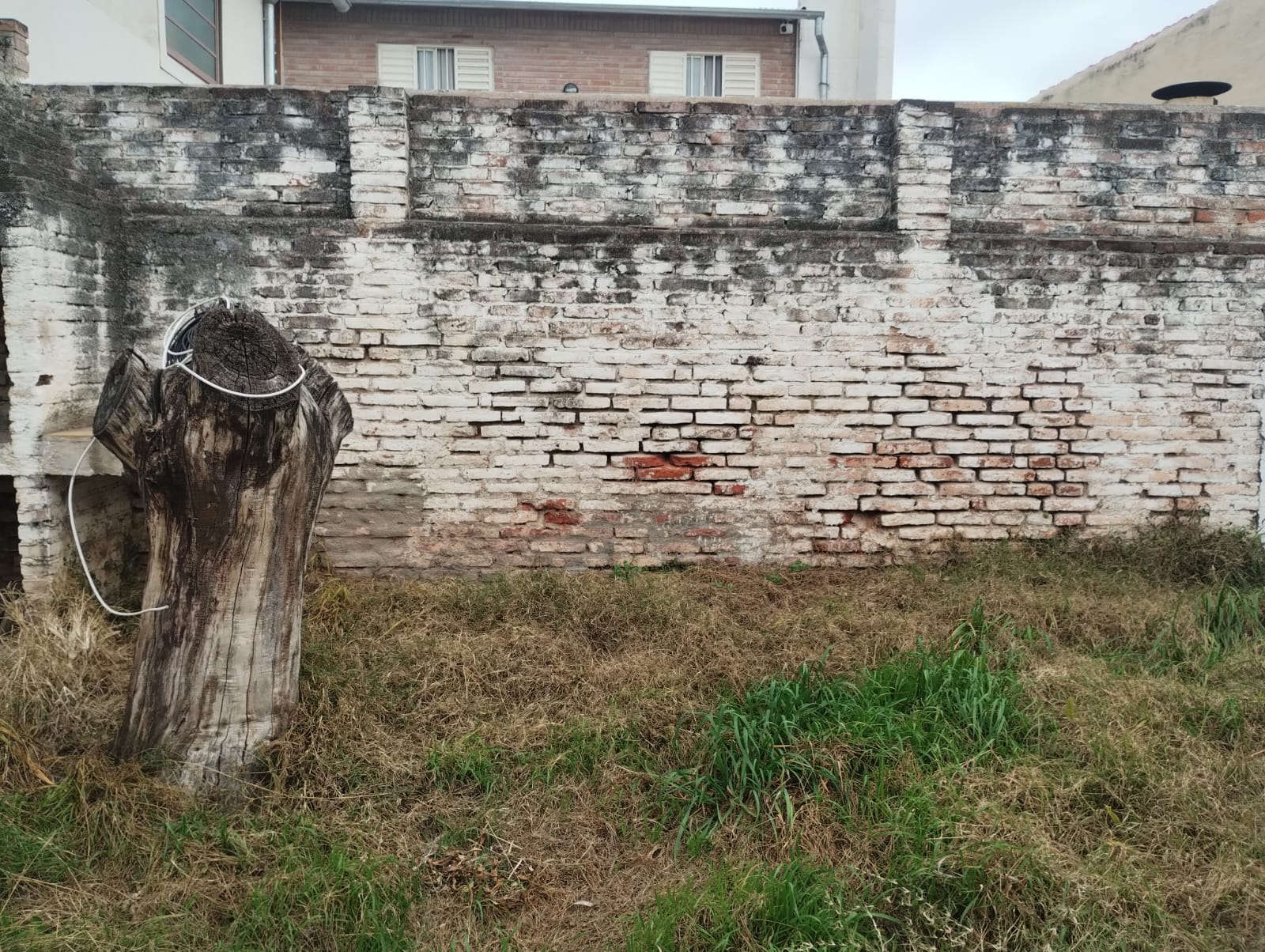 CASA EN VENTA- A RECICLAR- 2 DORMITORIOS- ALTO ALBERDI