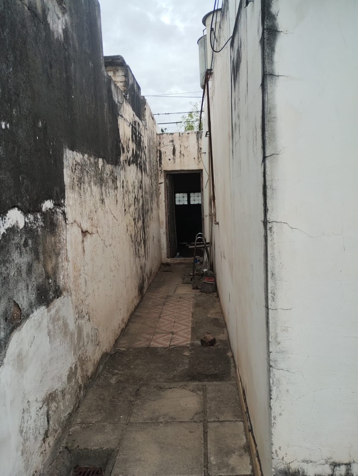 CASA EN VENTA- A RECICLAR- 2 DORMITORIOS- ALTO ALBERDI